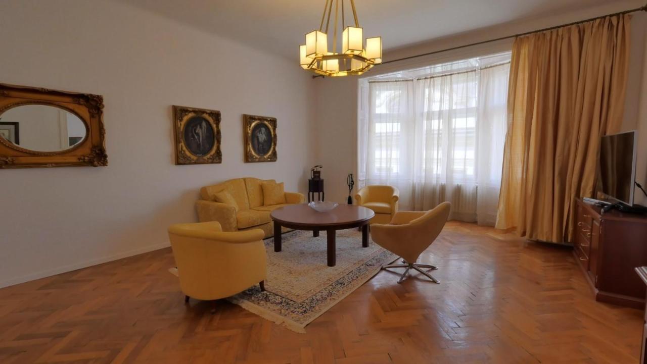 Velky 3I Apartman V Centre Mesta Bratislava Exterior photo